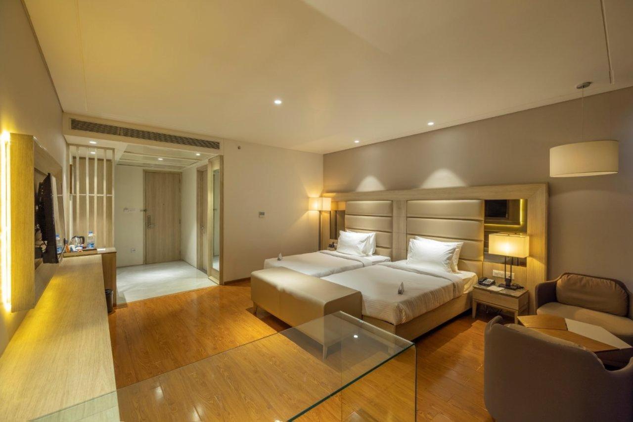 Sarovar Portico Morbi Екстер'єр фото
