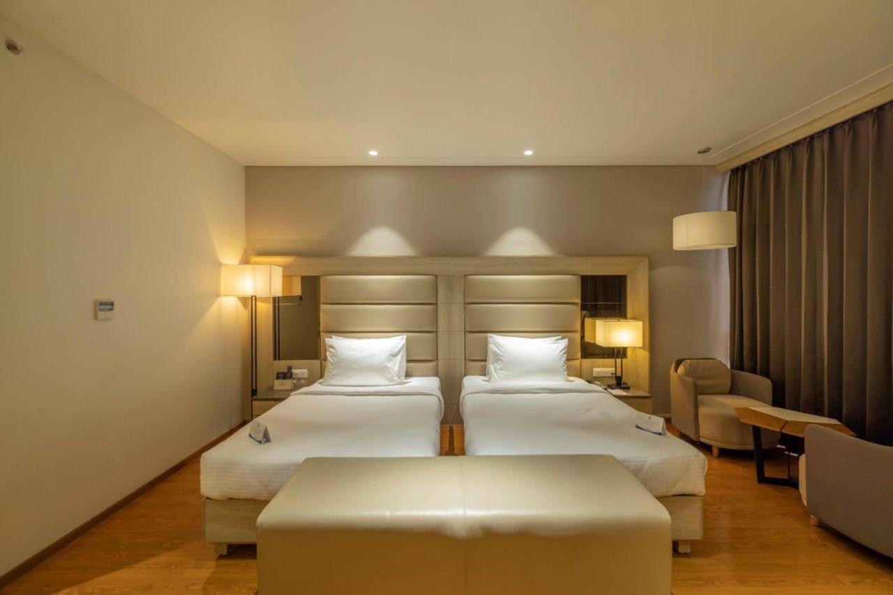 Sarovar Portico Morbi Екстер'єр фото