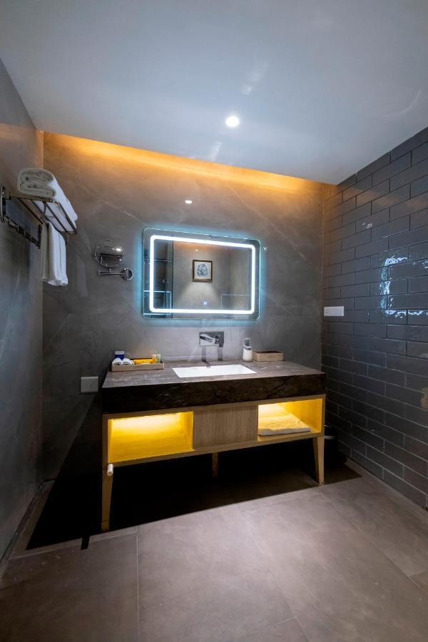 Sarovar Portico Morbi Екстер'єр фото