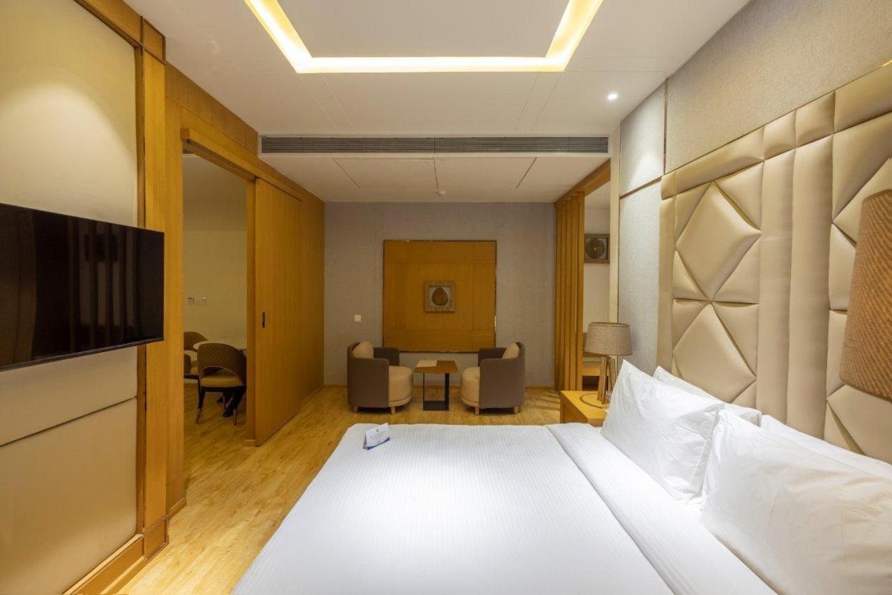Sarovar Portico Morbi Екстер'єр фото