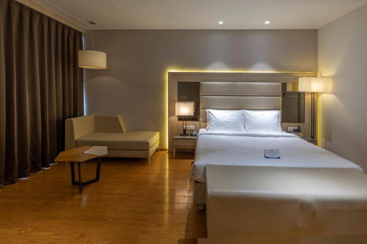 Sarovar Portico Morbi Екстер'єр фото