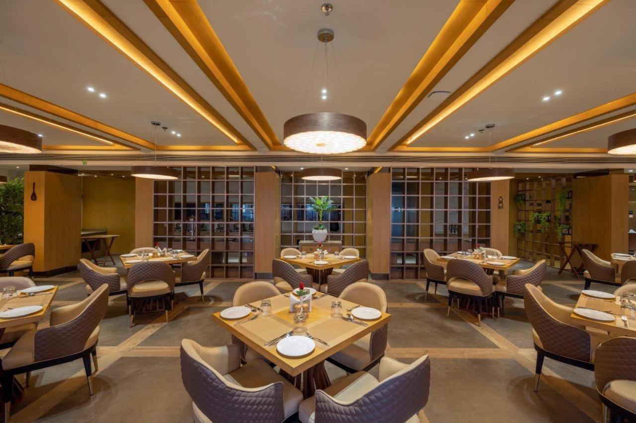 Sarovar Portico Morbi Екстер'єр фото