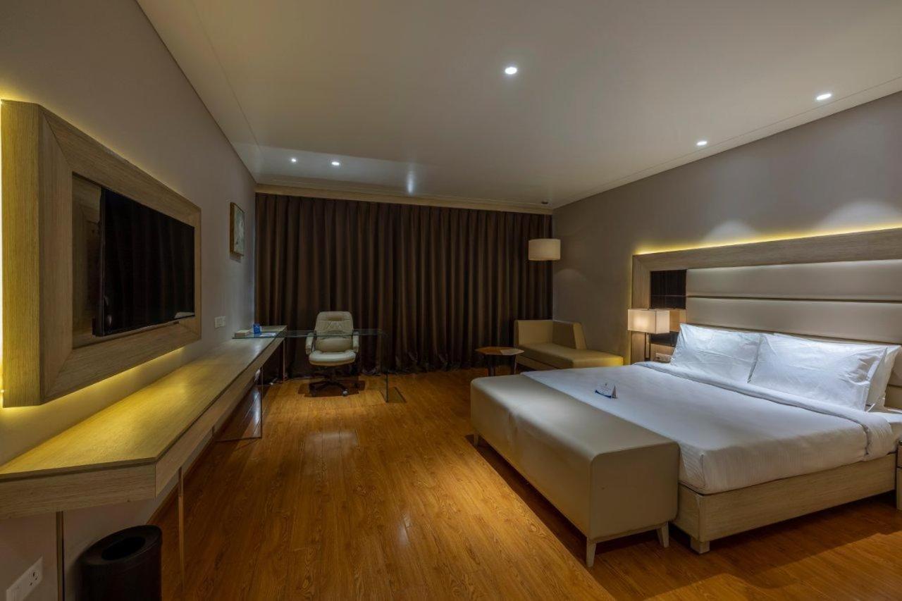 Sarovar Portico Morbi Екстер'єр фото
