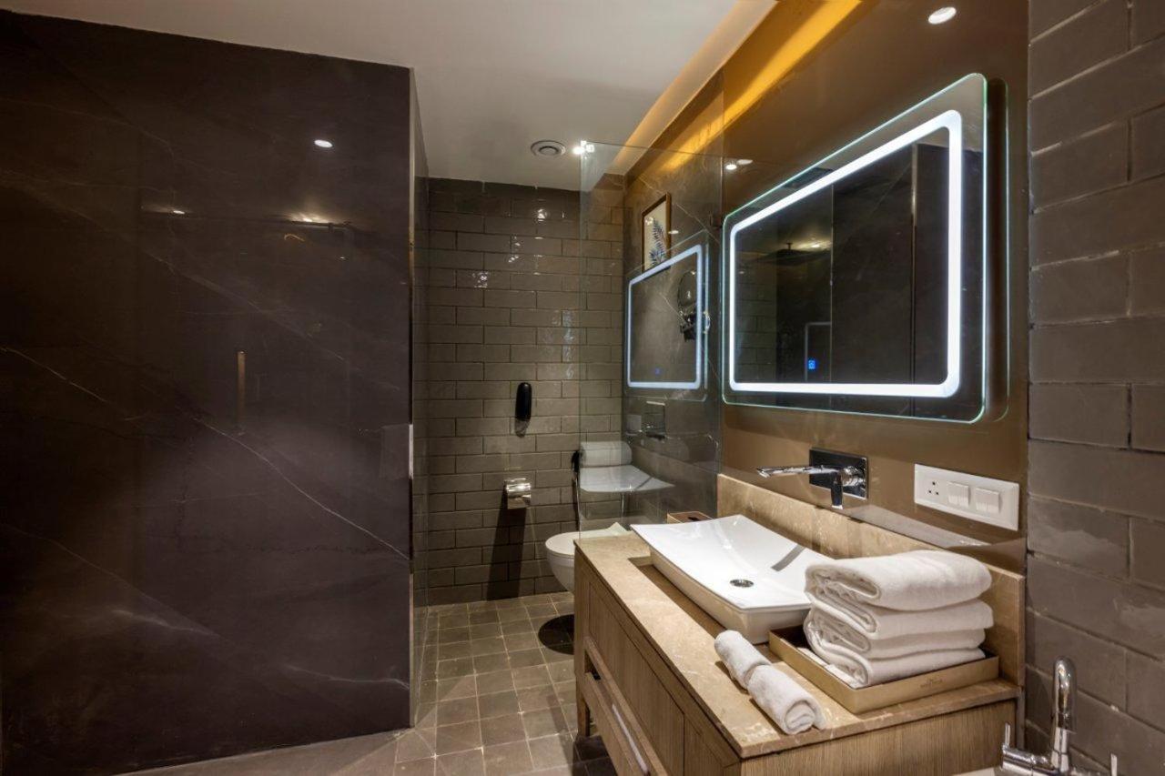 Sarovar Portico Morbi Екстер'єр фото