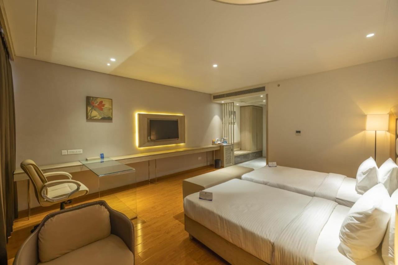 Sarovar Portico Morbi Екстер'єр фото