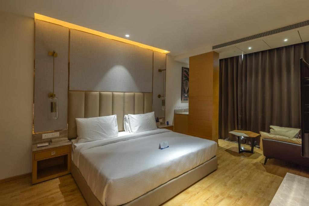 Sarovar Portico Morbi Екстер'єр фото